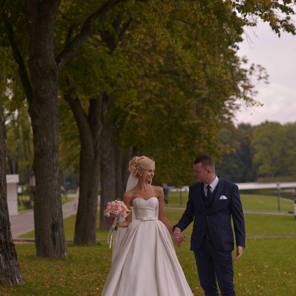 43FEA6F9-5BFF-48B7-8ECC-DD7B5274ECBB